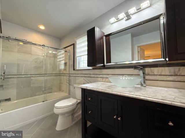 15 E PARK RD, Newtown, PA 18940