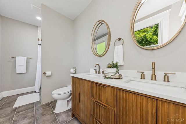 5123 Stewart Avenue, Cincinnati, OH 45227