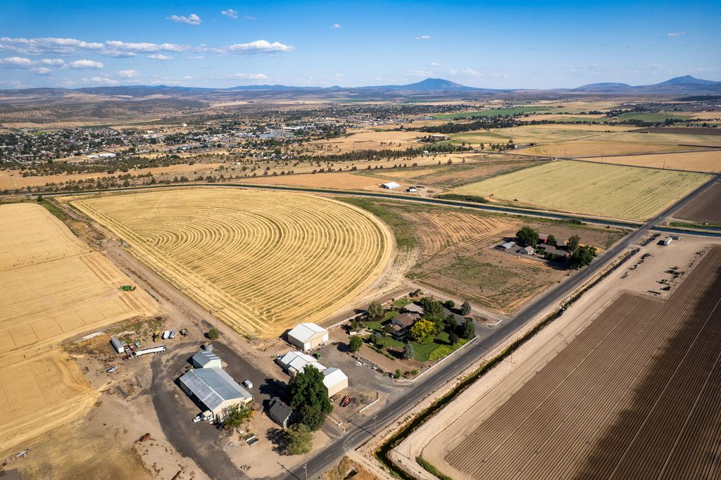 547 SW Bear Drive, Madras, OR 97741