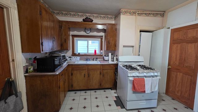 74 Wordsworth St, Boston, MA 02128