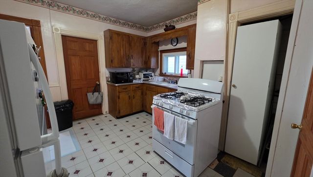 74 Wordsworth St, Boston, MA 02128