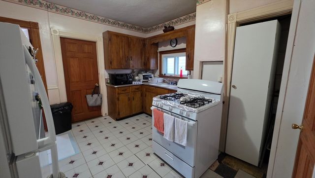 74 Wordsworth St, Boston, MA 02128