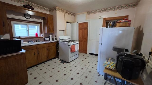 74 Wordsworth St, Boston, MA 02128