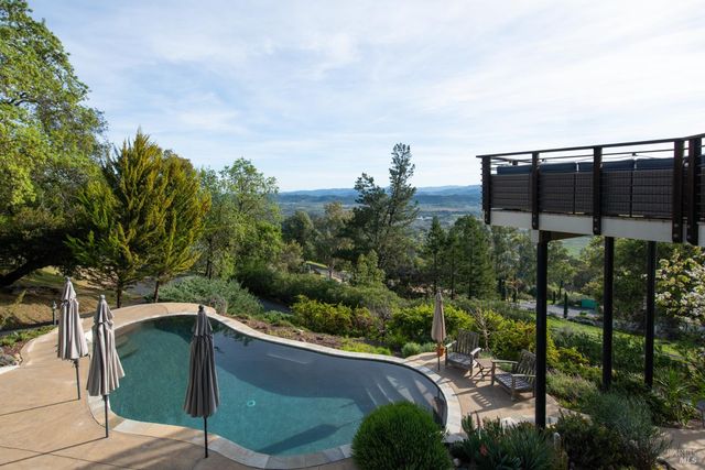 1163 Mountain Pine Rd, Cloverdale, CA 95425