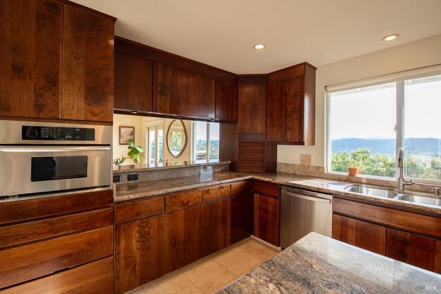 1163 Mountain Pine Rd, Cloverdale, CA 95425