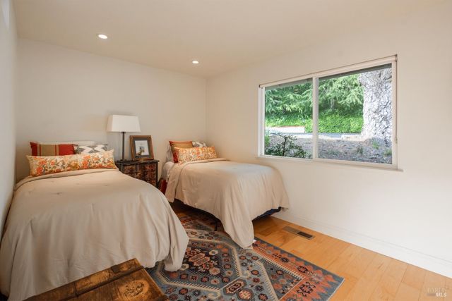 1163 Mountain Pine Rd, Cloverdale, CA 95425