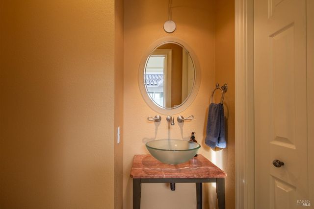 1163 Mountain Pine Rd, Cloverdale, CA 95425