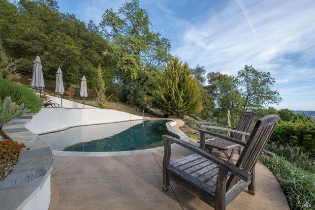 1163 Mountain Pine Rd, Cloverdale, CA 95425