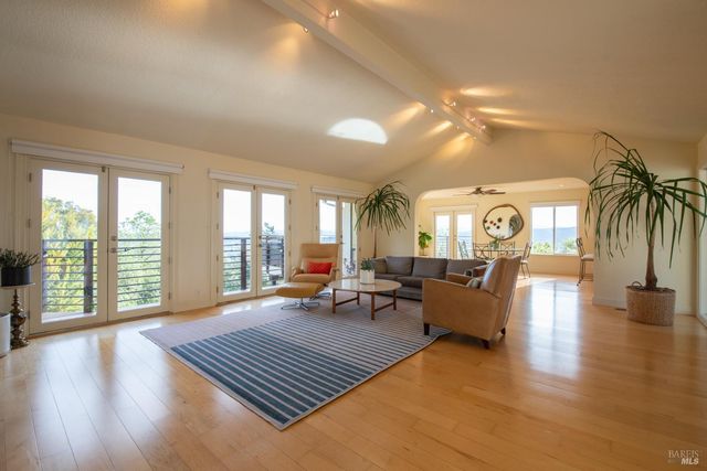 1163 Mountain Pine Rd, Cloverdale, CA 95425