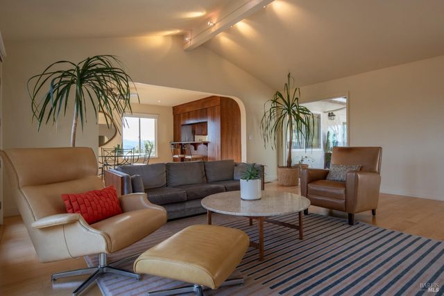 1163 Mountain Pine Rd, Cloverdale, CA 95425