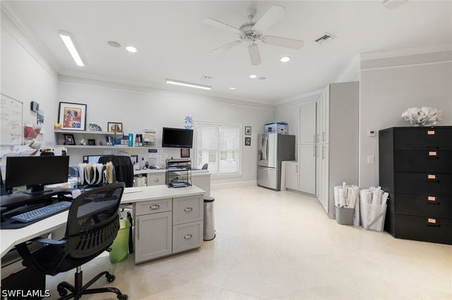 4860 Sycamore DR, Naples, FL 34119
