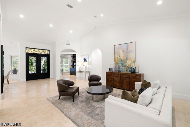 4860 Sycamore DR, Naples, FL 34119