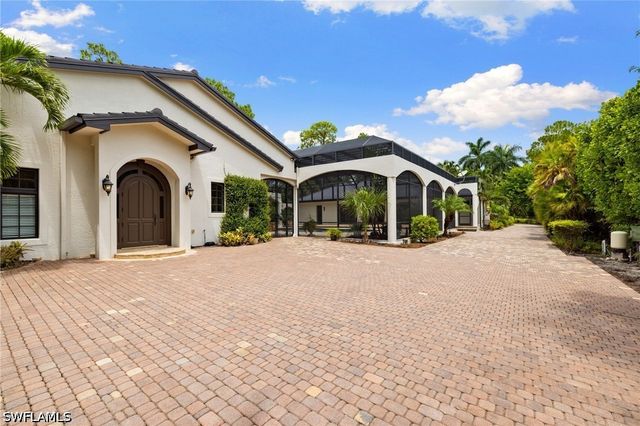 4860 Sycamore DR, Naples, FL 34119