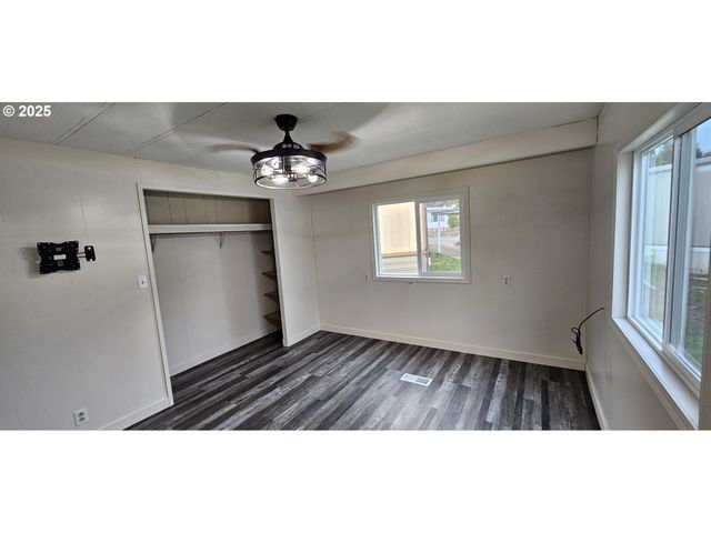 401 N COMSTOCK Rd, Sutherlin, OR 97479