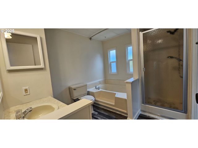 401 N COMSTOCK Rd, Sutherlin, OR 97479