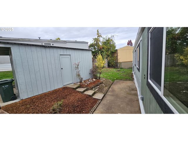 401 N COMSTOCK Rd, Sutherlin, OR 97479