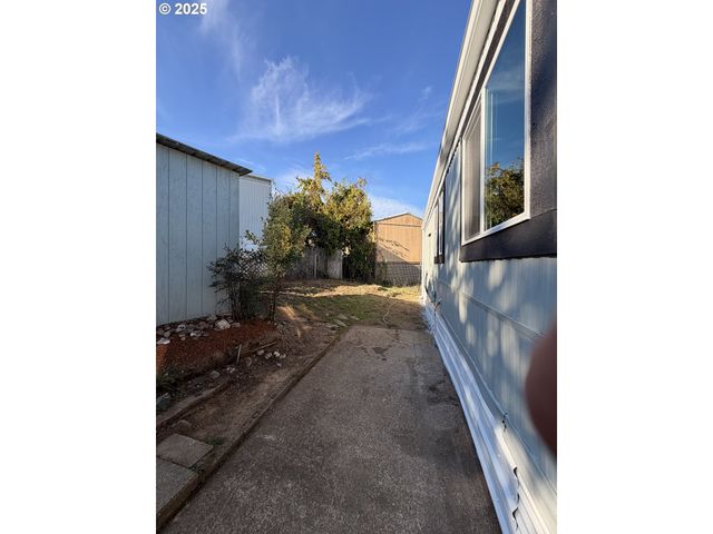 401 N COMSTOCK Rd, Sutherlin, OR 97479