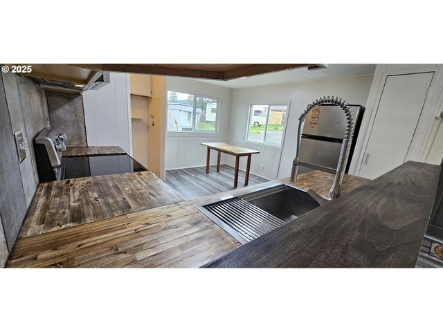 401 N COMSTOCK Rd, Sutherlin, OR 97479