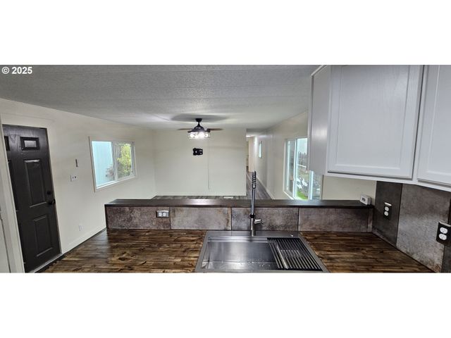 401 N COMSTOCK Rd, Sutherlin, OR 97479