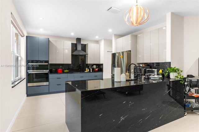 4963 NW 58th Ave, Coral Springs, FL 33067