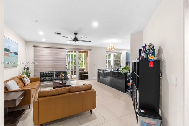 4963 NW 58th Ave, Coral Springs, FL 33067