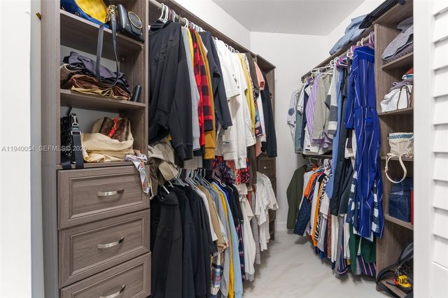 4963 NW 58th Ave, Coral Springs, FL 33067