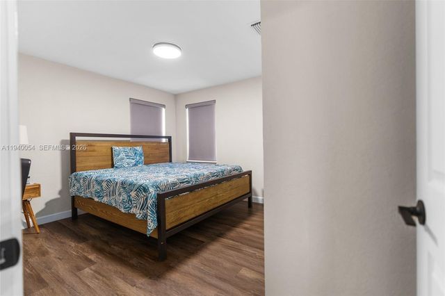 4963 NW 58th Ave, Coral Springs, FL 33067