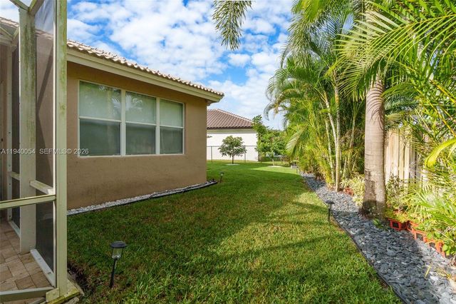 4963 NW 58th Ave, Coral Springs, FL 33067