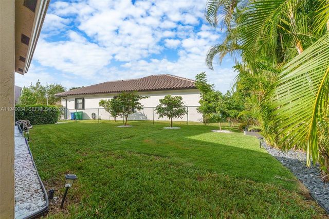 4963 NW 58th Ave, Coral Springs, FL 33067
