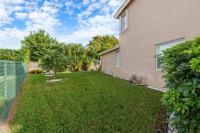 4963 NW 58th Ave, Coral Springs, FL 33067