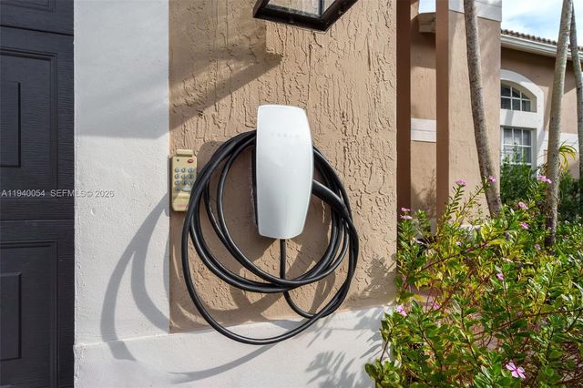 4963 NW 58th Ave, Coral Springs, FL 33067