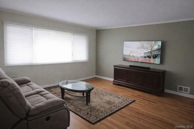 24 Willets Avenue, Syosset, NY 11791