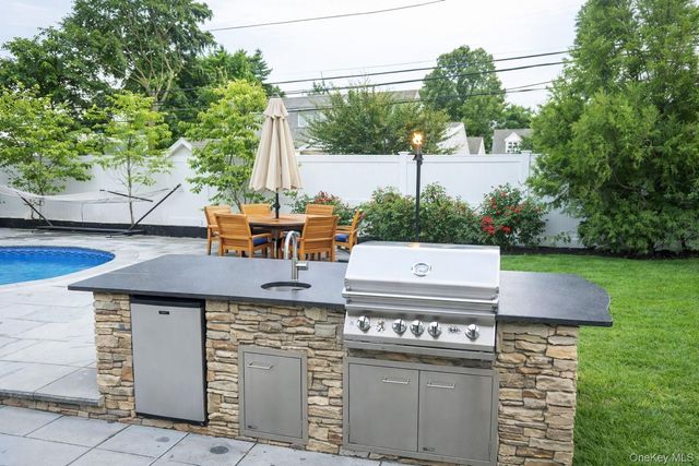 24 Willets Avenue, Syosset, NY 11791