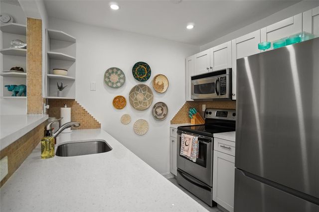 3212 NE 12th Street 203, Pompano Beach, FL 33062