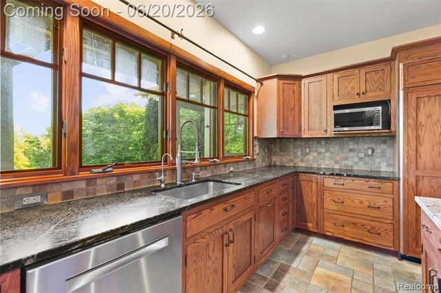 8861 Pleasantview, Northville, MI 48168