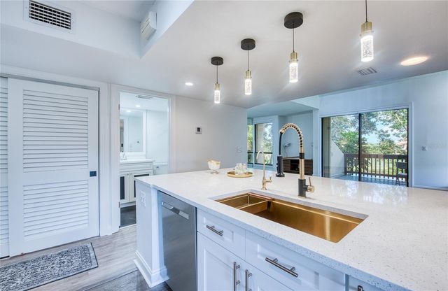 1328 PELICAN CREEK CROSSING D, St Petersburg, FL 33707