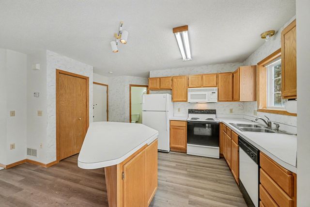 15329 Greenhaven Lane 102, Burnsville, MN 55306