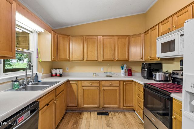 127 Hallborough Drive, Jonesborough, TN 37659