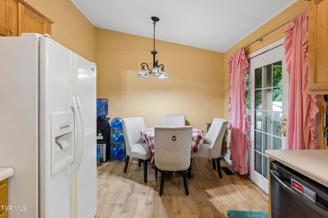 127 Hallborough Drive, Jonesborough, TN 37659