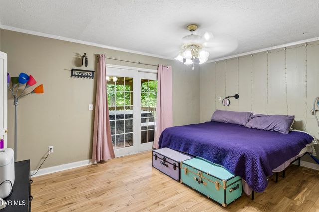 127 Hallborough Drive, Jonesborough, TN 37659