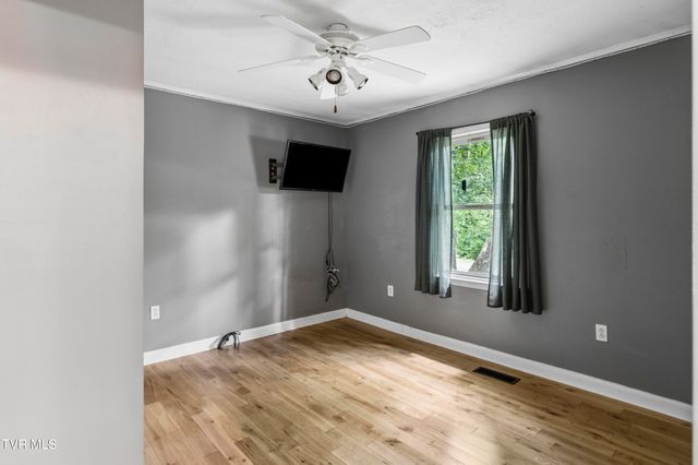 127 Hallborough Drive, Jonesborough, TN 37659