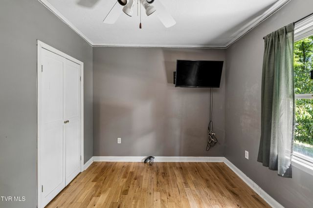 127 Hallborough Drive, Jonesborough, TN 37659
