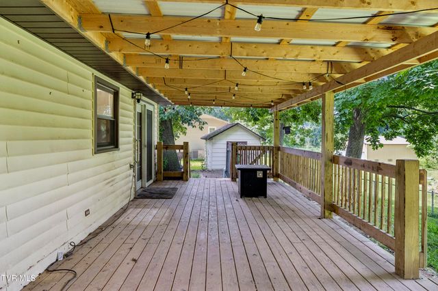 127 Hallborough Drive, Jonesborough, TN 37659