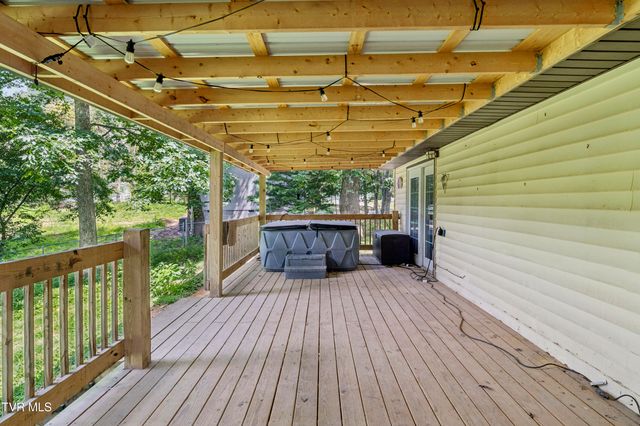 127 Hallborough Drive, Jonesborough, TN 37659