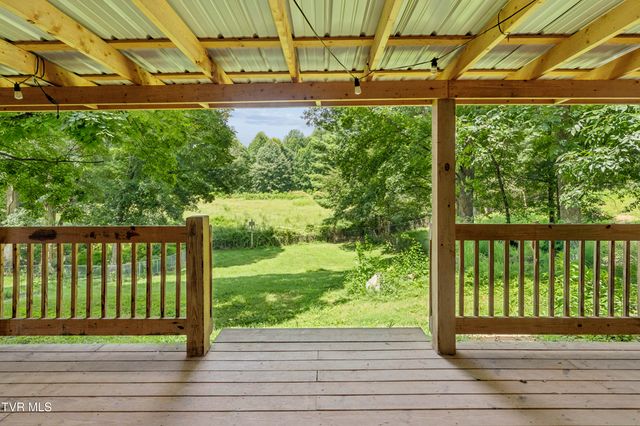 127 Hallborough Drive, Jonesborough, TN 37659