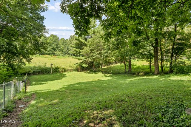 127 Hallborough Drive, Jonesborough, TN 37659