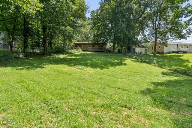 127 Hallborough Drive, Jonesborough, TN 37659