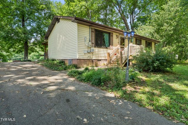 127 Hallborough Drive, Jonesborough, TN 37659