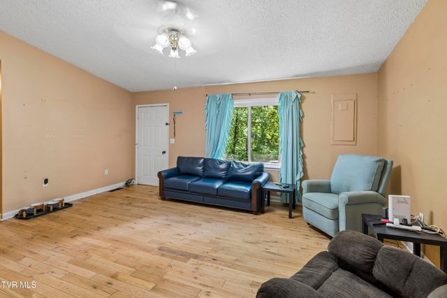 127 Hallborough Drive, Jonesborough, TN 37659