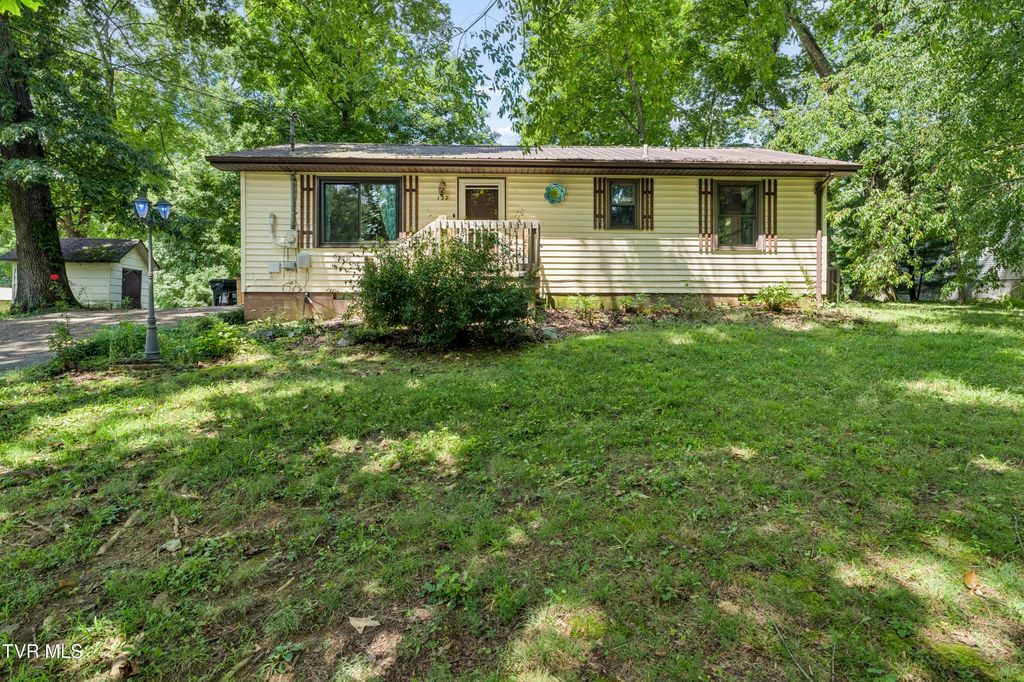 127 Hallborough Drive, Jonesborough, TN 37659